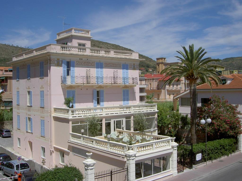 Hotel De La Plage Pietra Ligure Exterior photo